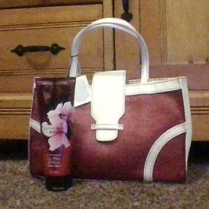 Makeup bag & Bath and body works lotion